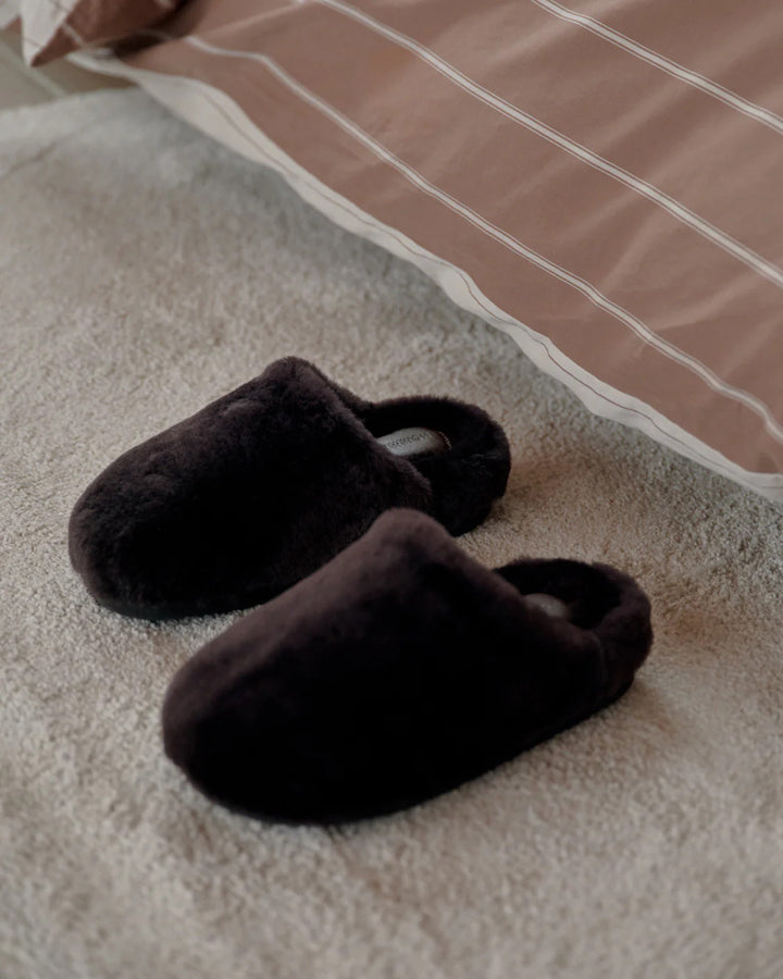Hommey Sheepskin Slippers - Chocolate